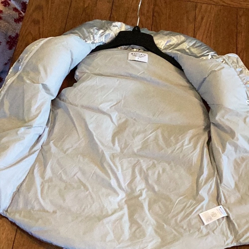 Athleta Metallic Silver Downtown Puffer Vest Size Large NWOT - Picture 7 of 13
